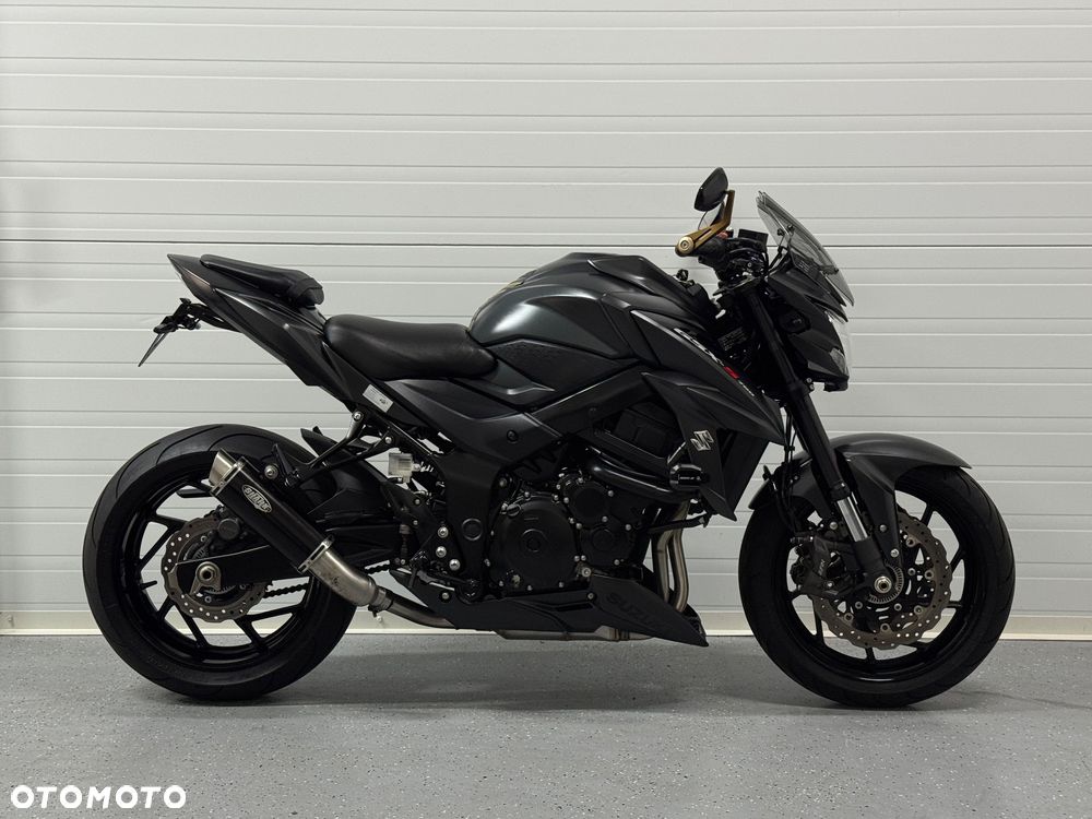 Suzuki GSX - 2