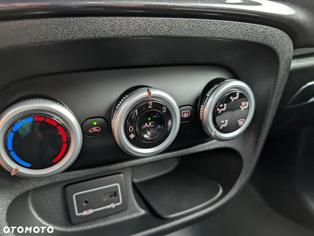 Fiat 500L 1.4 16V Urban Edition - 14