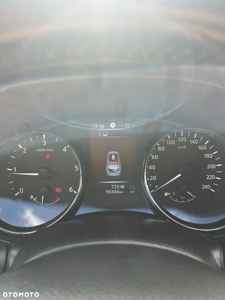 Nissan Qashqai 1.6 DCi N-Connecta - 12