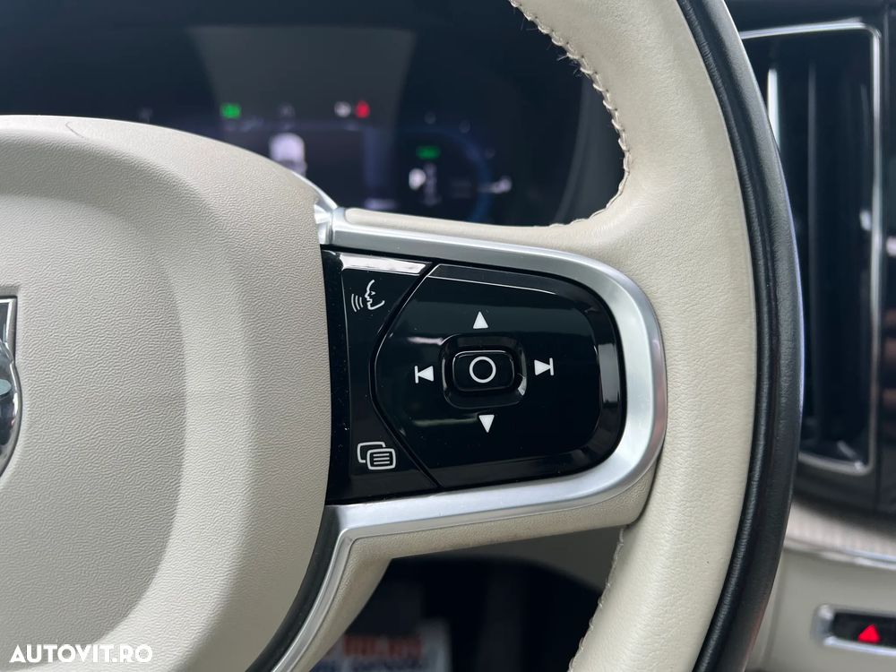 Volvo XC 60 T6 AWD Recharge Geartronic Inscription - 19