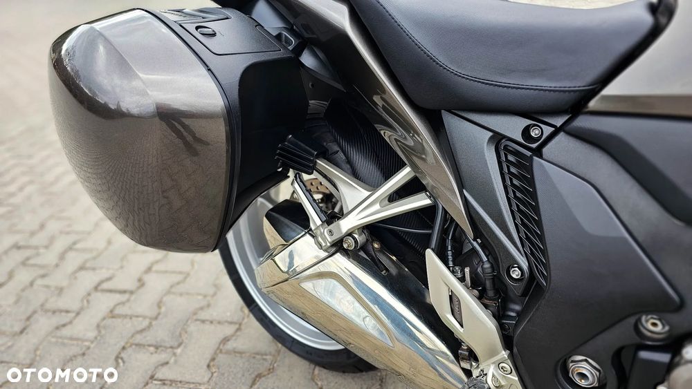 Honda VFR - 21