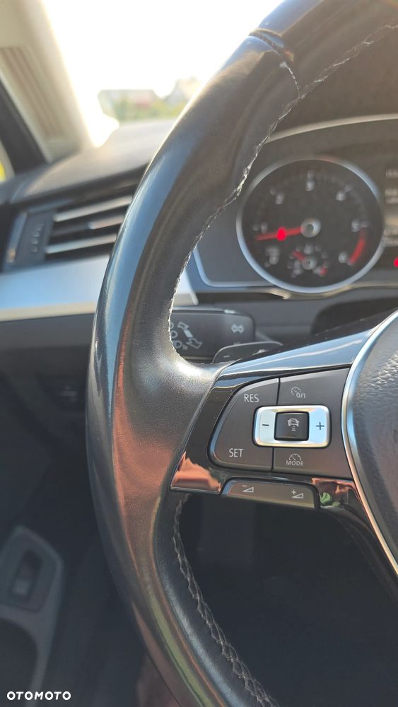 Volkswagen Passat 2.0 TDI SCR Comfortline DSG - 16