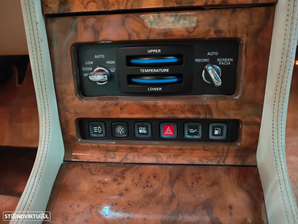 Rolls Royce Silver Spur - 30