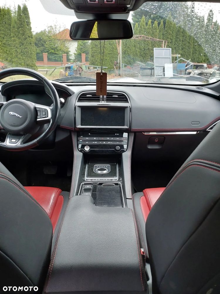 Jaguar F-Pace 20d AWD R-Sport - 12