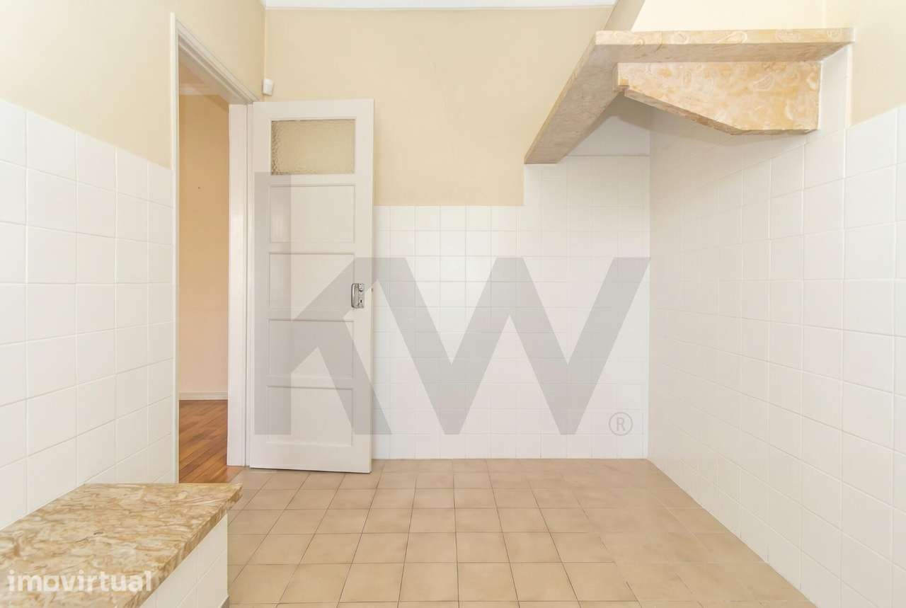 APARTAMENTO T2 COM LOGRADOURO DE 60M2 - RUA D. CARLOS I, LARANJEIRO - Grande imagem: 5/32