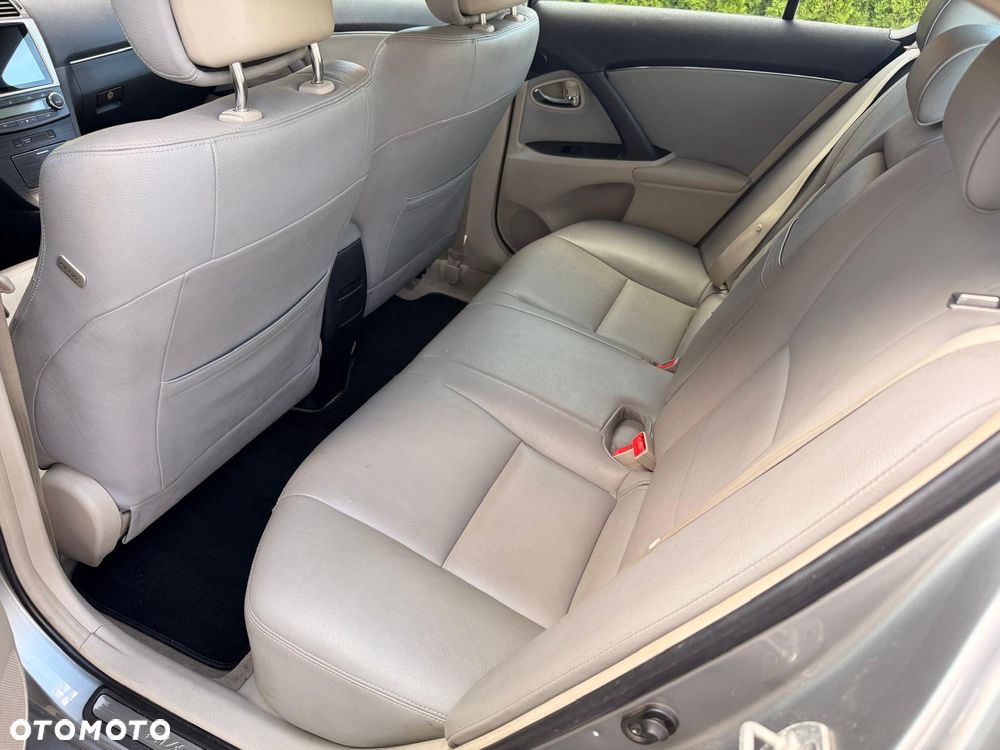 Toyota Avensis - 17