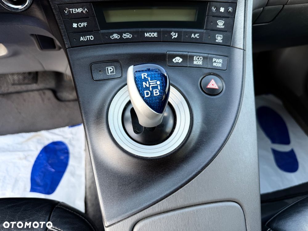 Toyota Prius 1.8 HSD Premium - 13