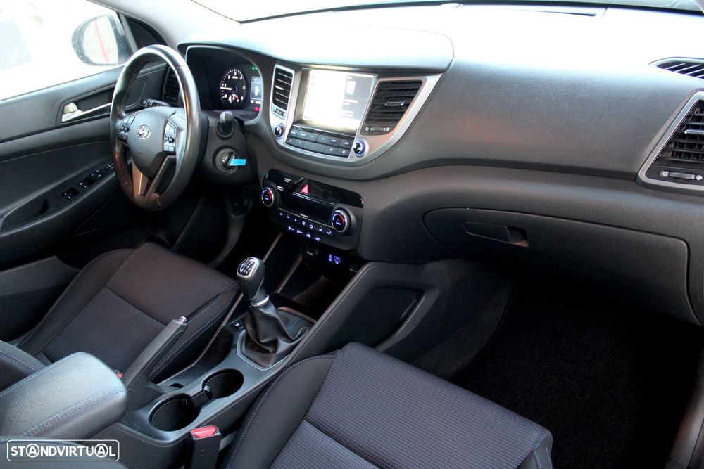 Hyundai Tucson 1.7 CRDi Executive - 17