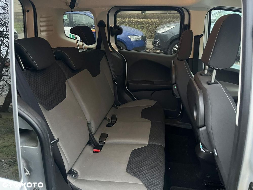 Ford Tourneo Courier - 15