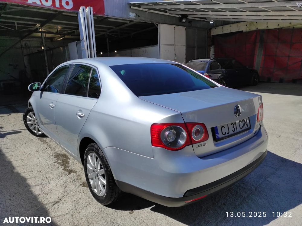 Volkswagen Jetta - 4