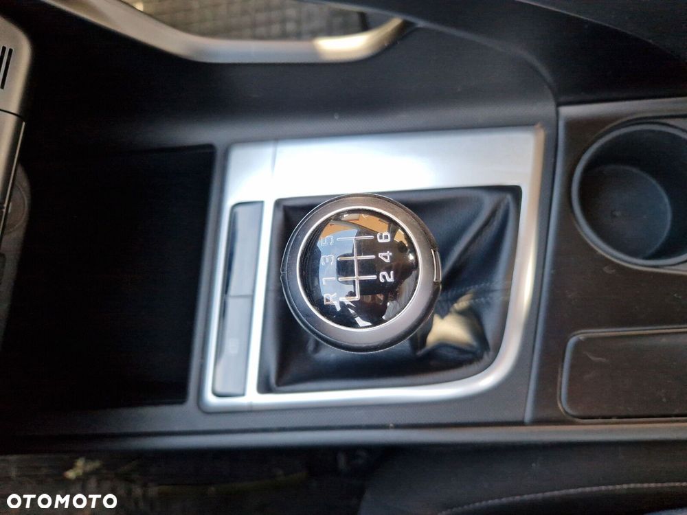 Hyundai Elantra - 22
