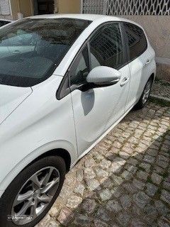 Peugeot 208 1.4 HDi Active - 2