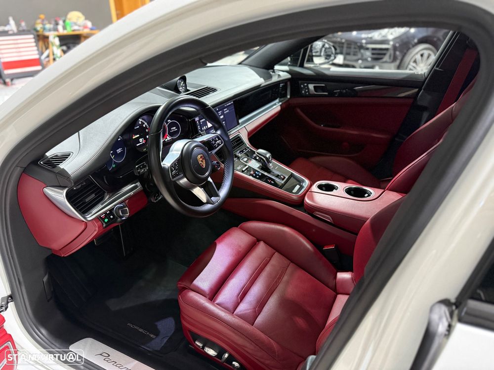 Porsche Panamera 4 E-Hybrid - 34
