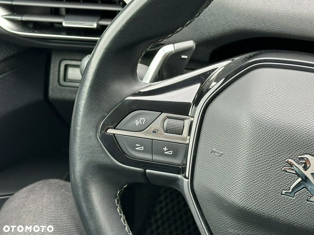 Peugeot 3008 1.2 PureTech Allure S&S EAT8 - 33