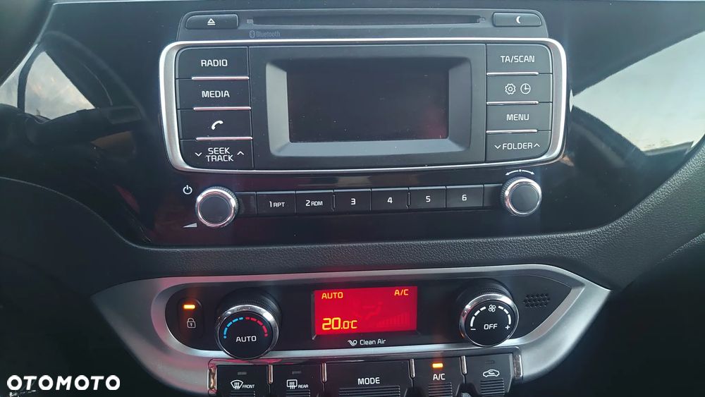 Kia Rio 1.2 Dream Team Edition - 27