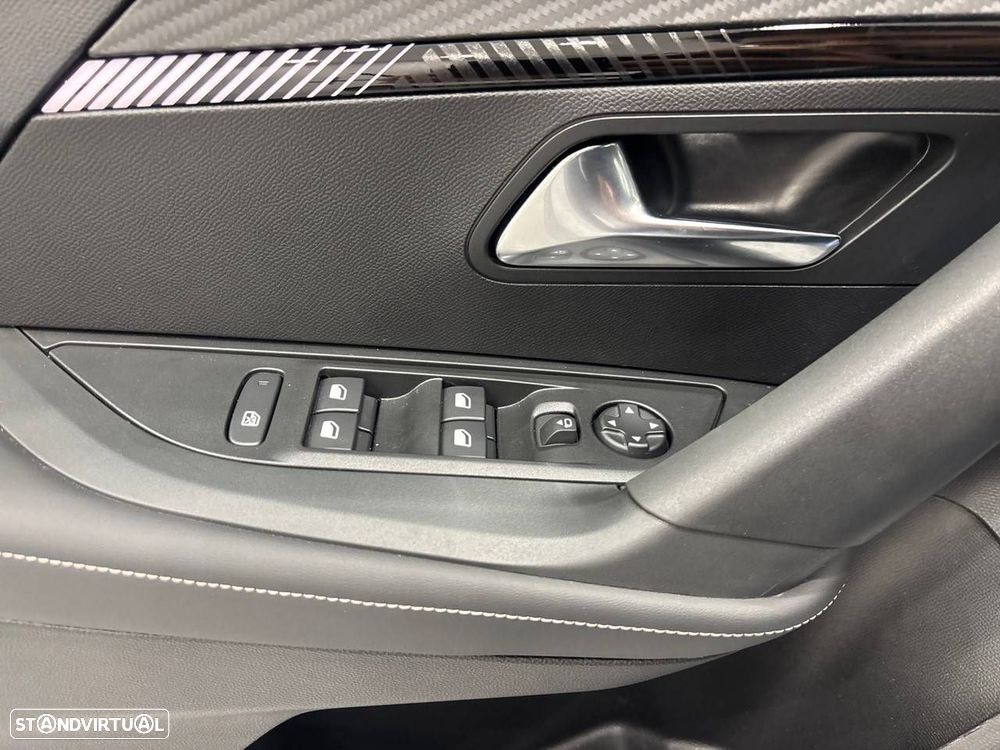Peugeot 2008 1.2 Hybrid Allure e-DCS6 - 19
