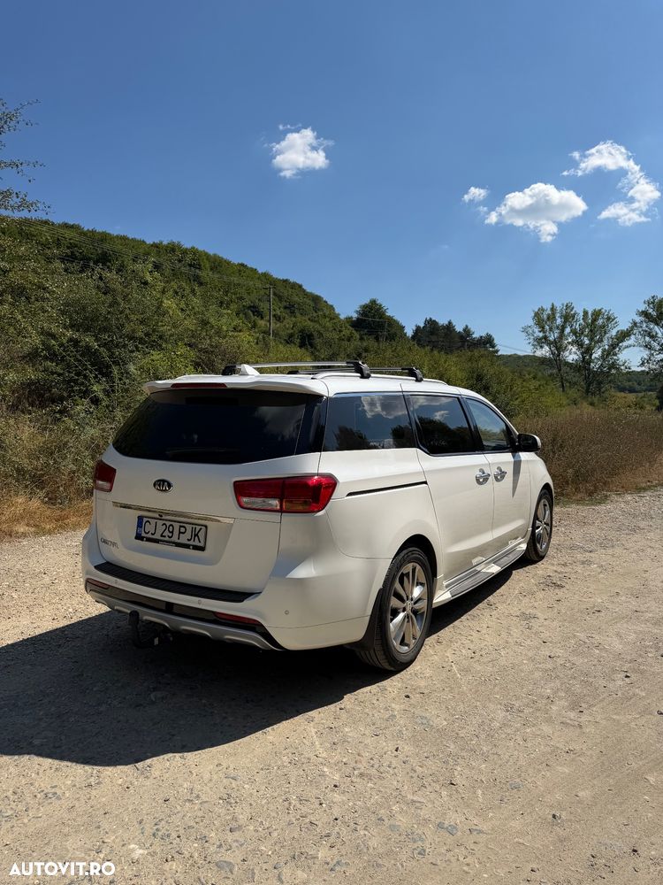 Kia Carnival - 4