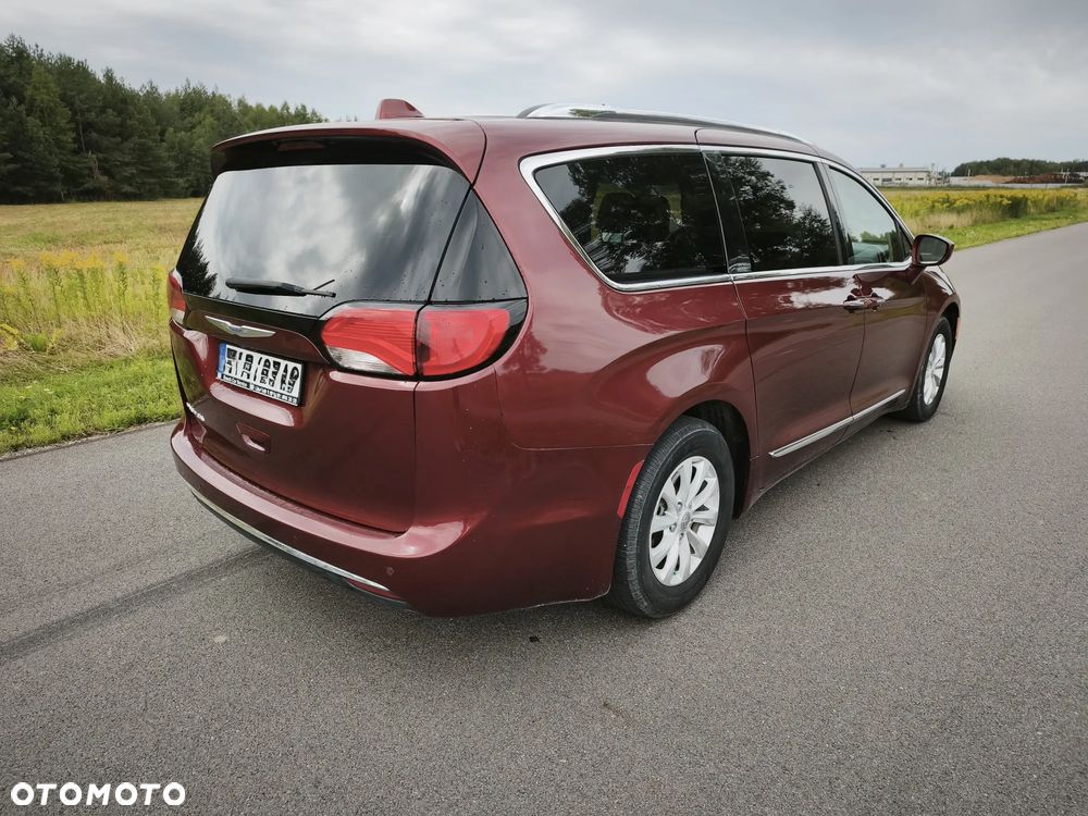 Chrysler Pacifica - 5