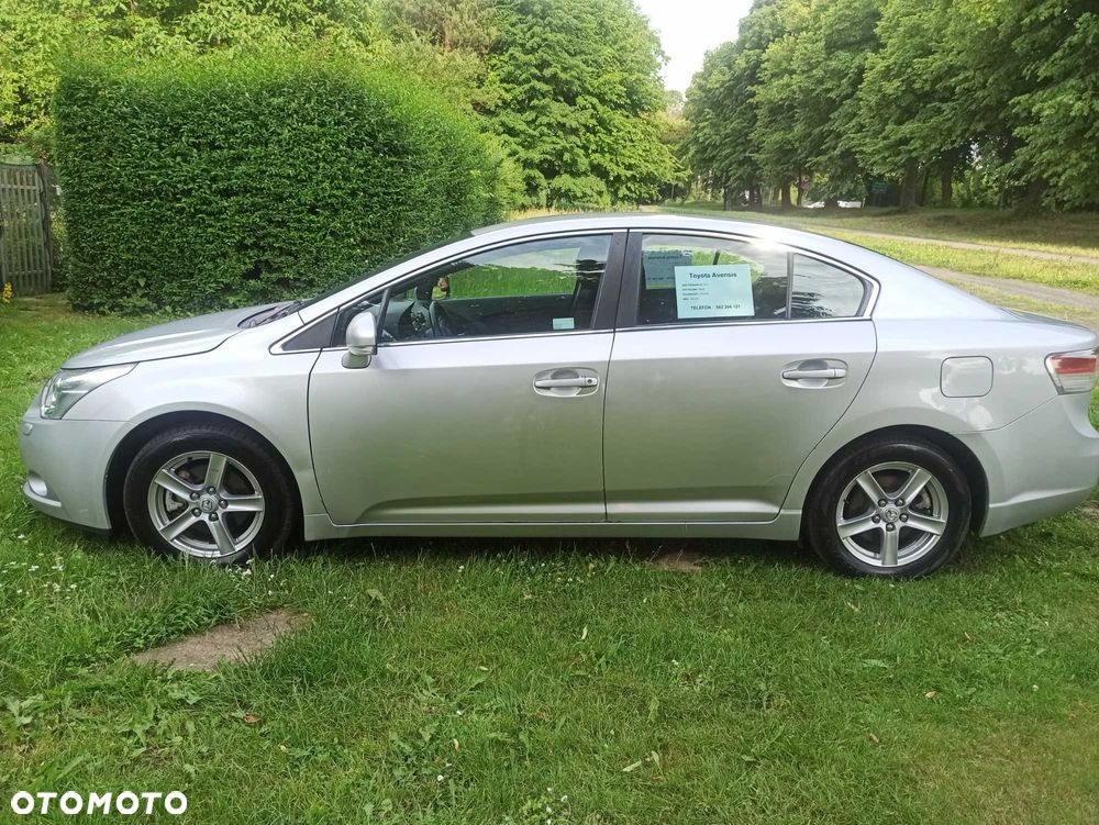 Toyota Avensis - 1