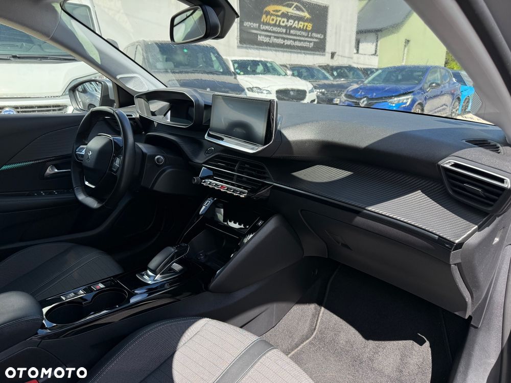 Peugeot 208 - 12