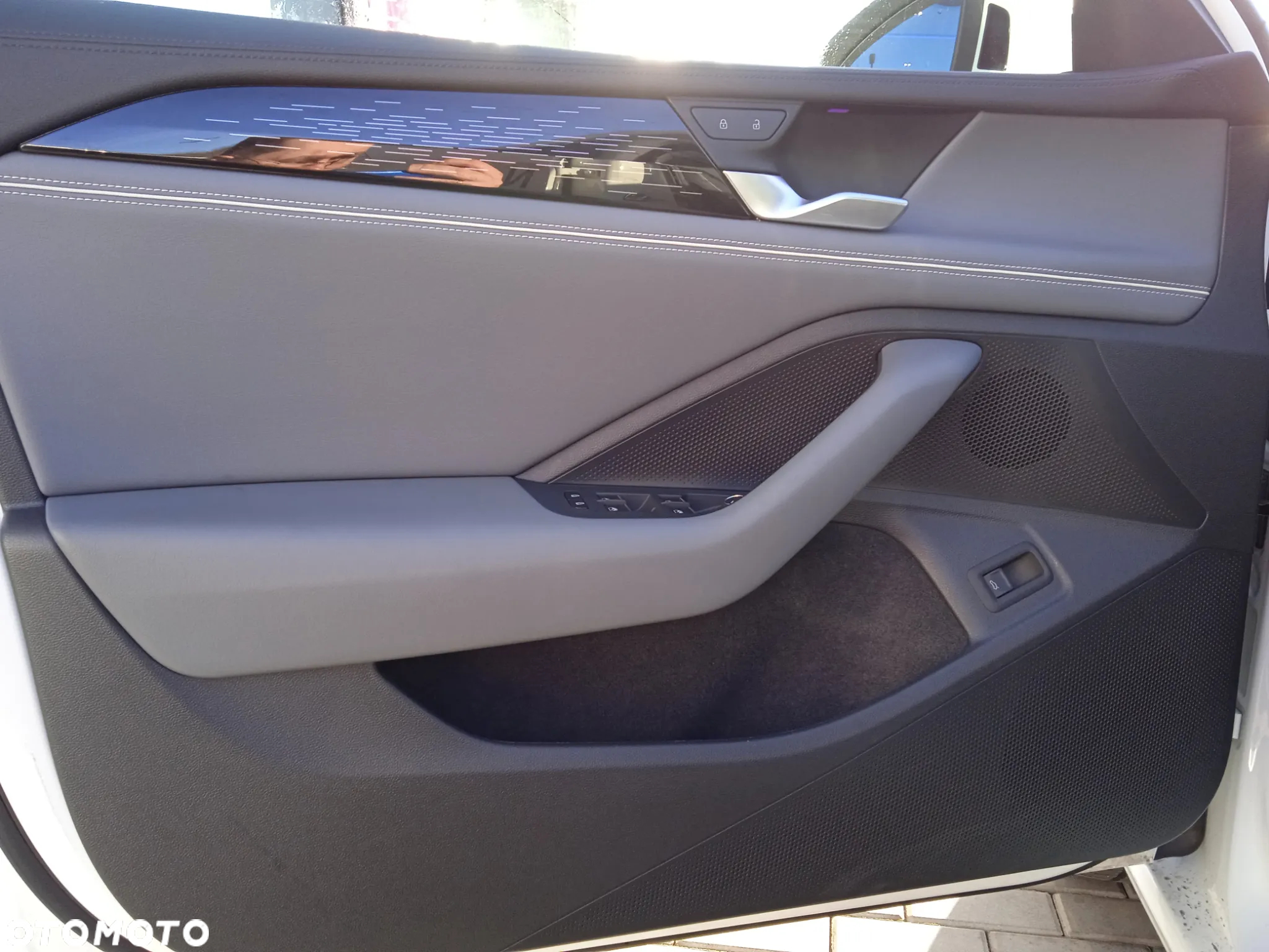 Volkswagen Passat 2.0 TDI SCR Elegance DSG - 18