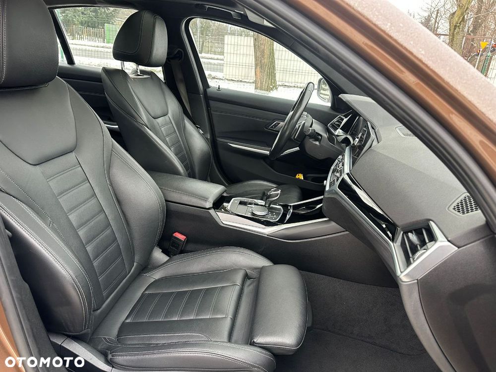BMW Seria 3 330i xDrive - 8