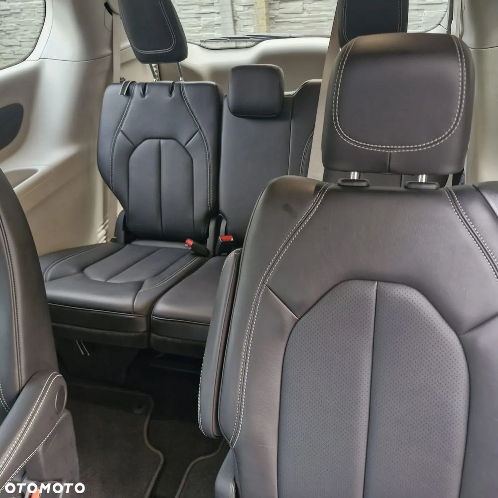Chrysler Pacifica - 11