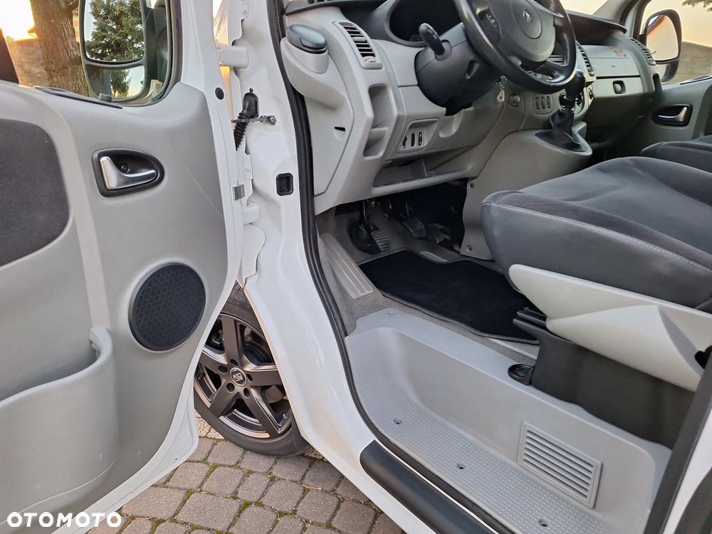 Renault Trafic FAP Passenger Black Edition - 22
