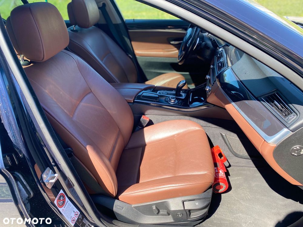 BMW Seria 5 525d xDrive - 22