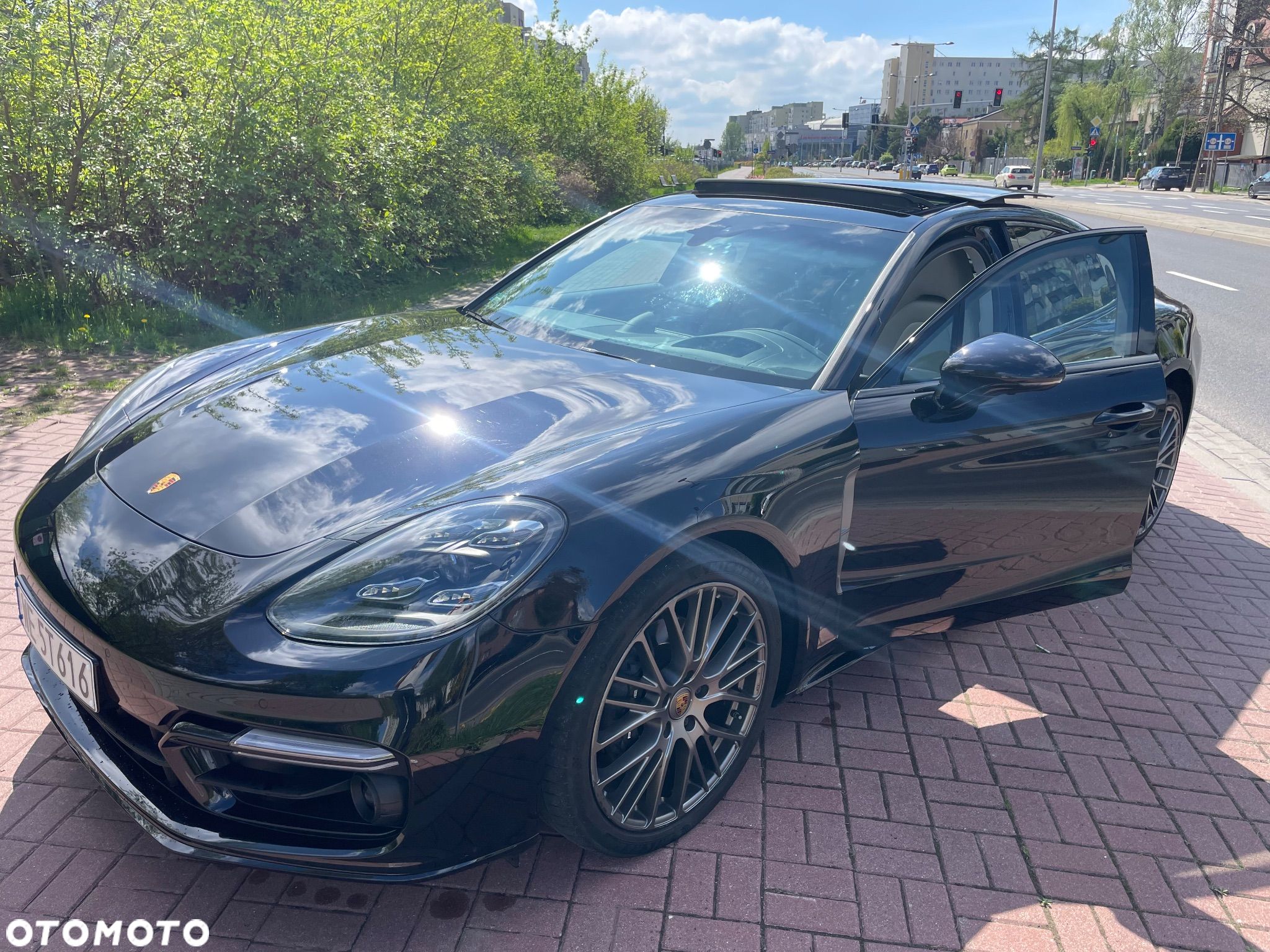 Porsche Panamera 4 Platinum Edition - 1