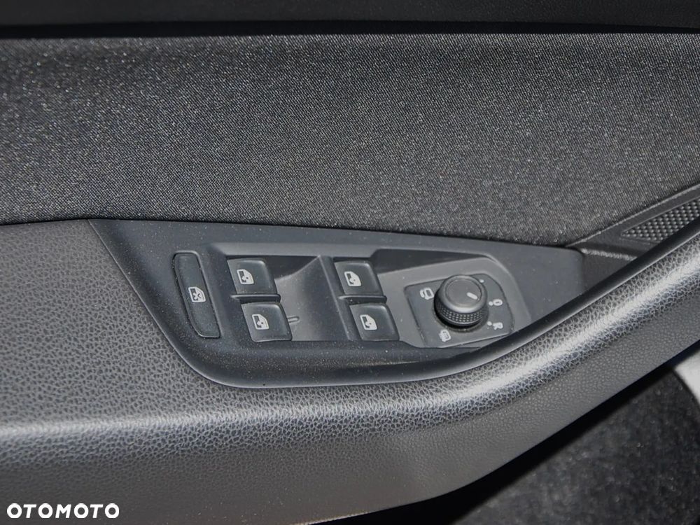Volkswagen Passat 2.0 TSI Business DSG - 29