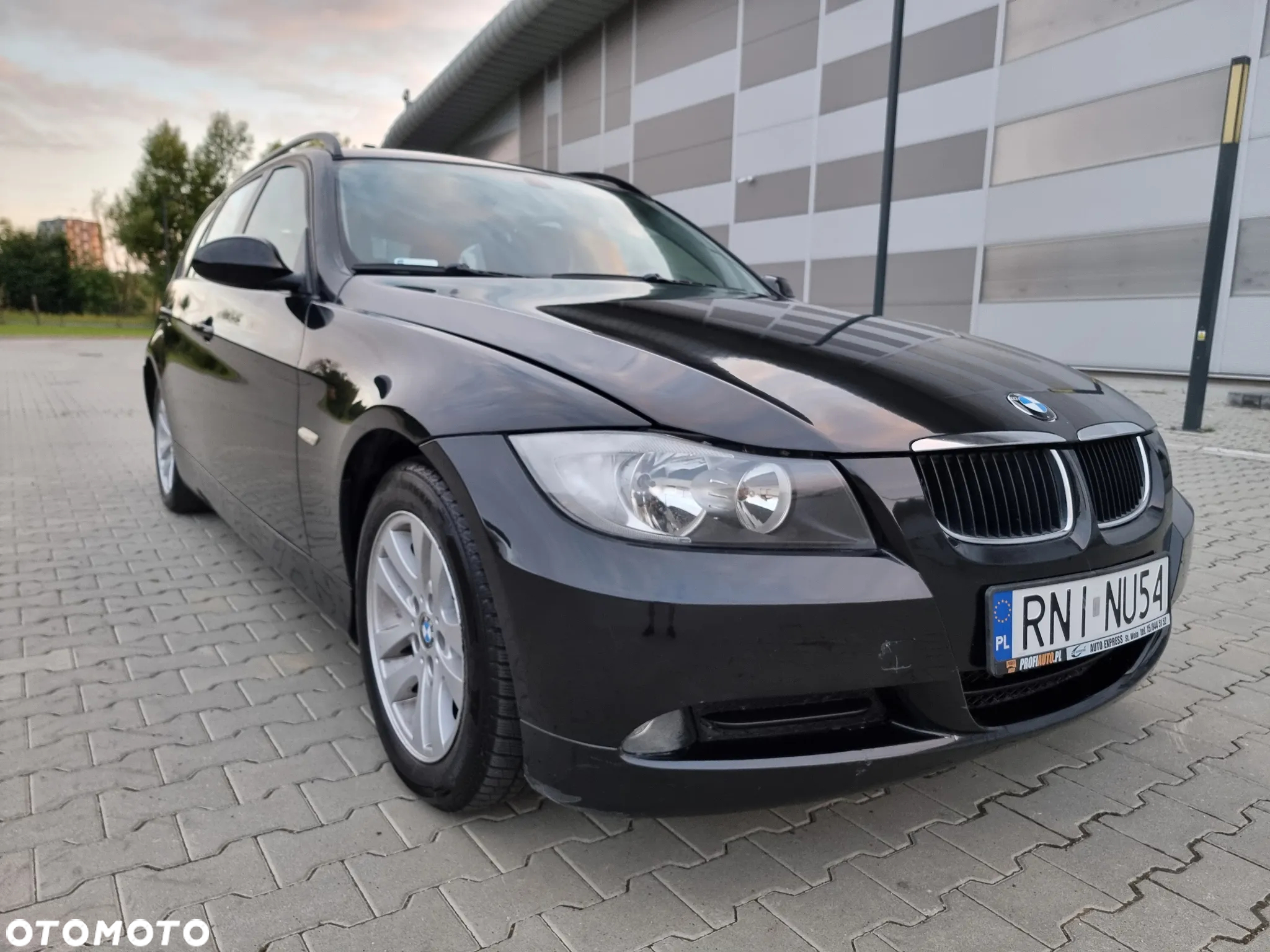 BMW Seria 3 320d DPF Touring - 4