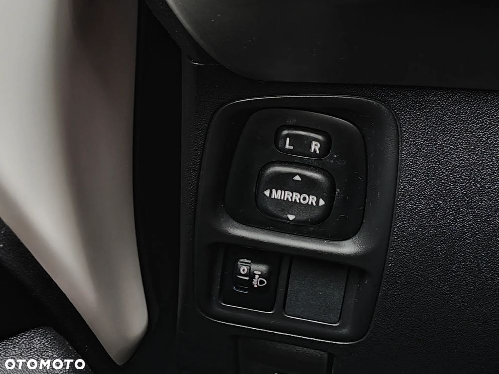 Toyota Aygo x-play touch - 11