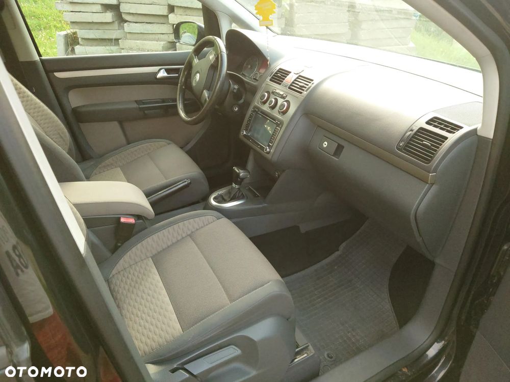 Volkswagen Touran 1.9 TDI DPF Cross DSG - 25