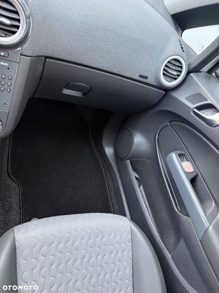 Opel Corsa 1.4 16V Cosmo - 10