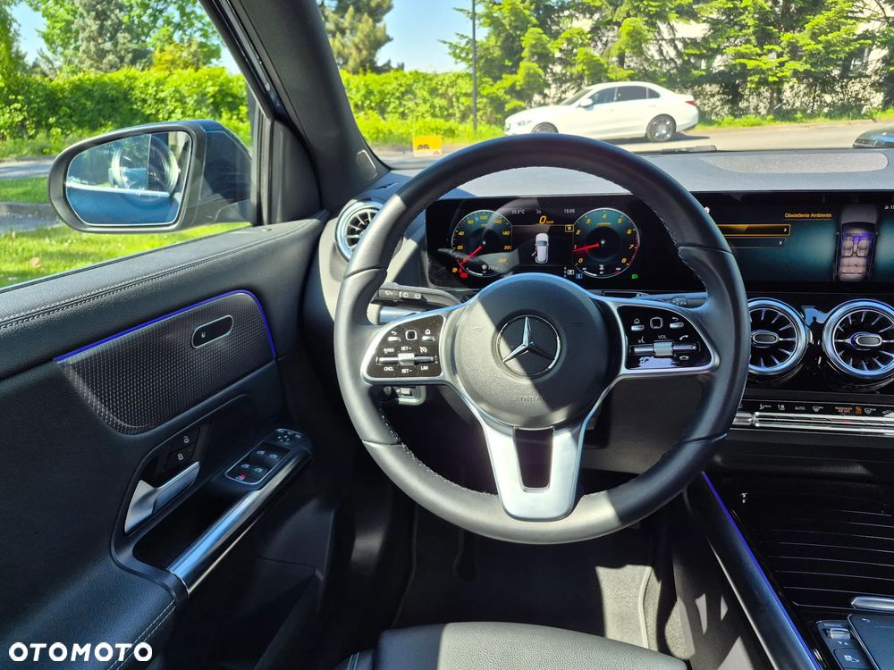 Mercedes-Benz GLA - 13