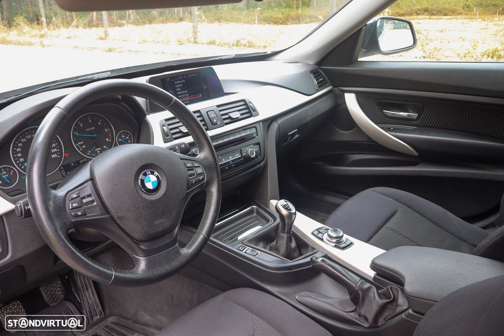 BMW 320 d xDrive Sport Line — fotografia 13
