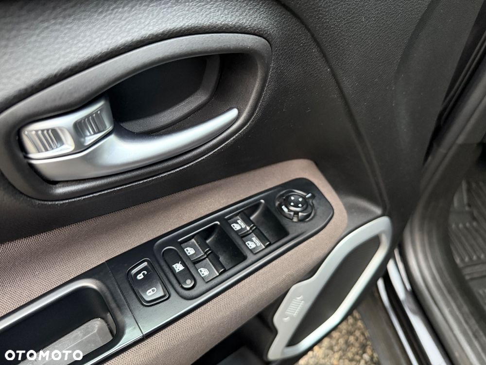 Jeep Renegade 1.4 MultiAir Night Eagle - 27