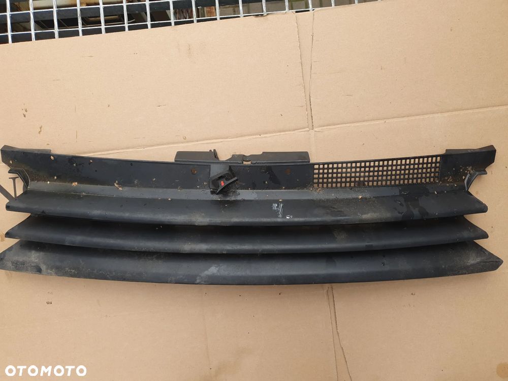 VW GOLF 4 GRILL BEZ ZNACZKA TUNING - 2