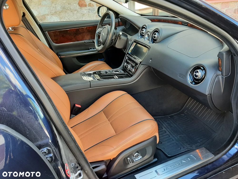 Jaguar XJ 3.0 V6 Kompressor AWD R-Sport - 33