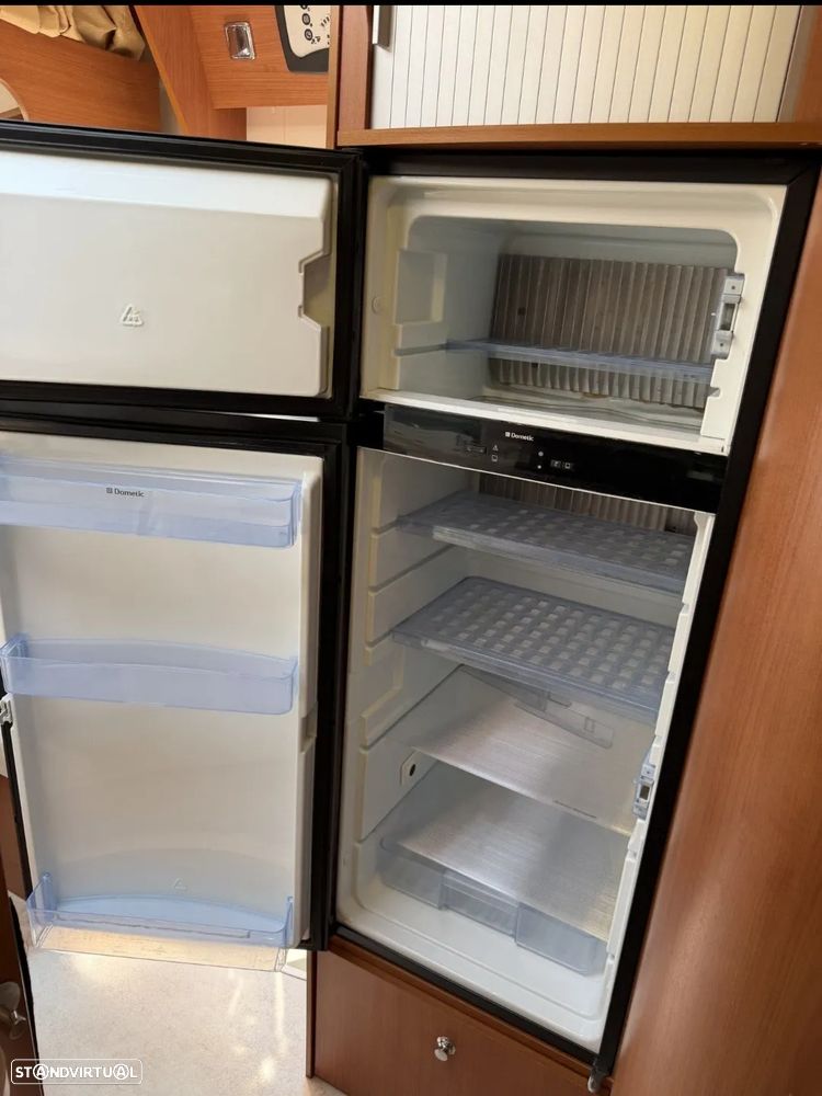Chausson Welcome I 778 Cama central + Basculante + frigorífico 190L - 8