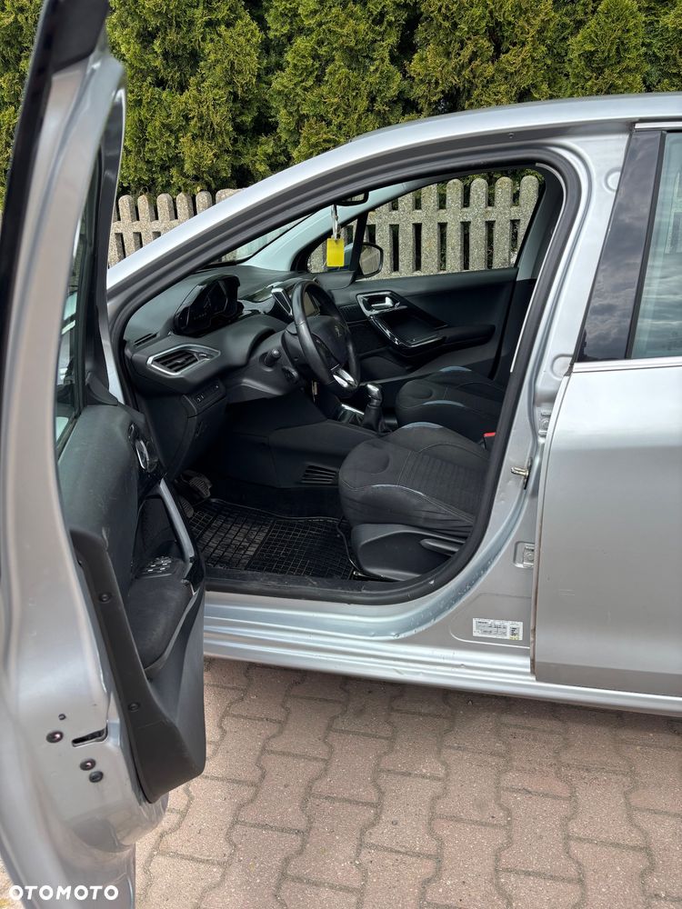 Peugeot 208 - 9