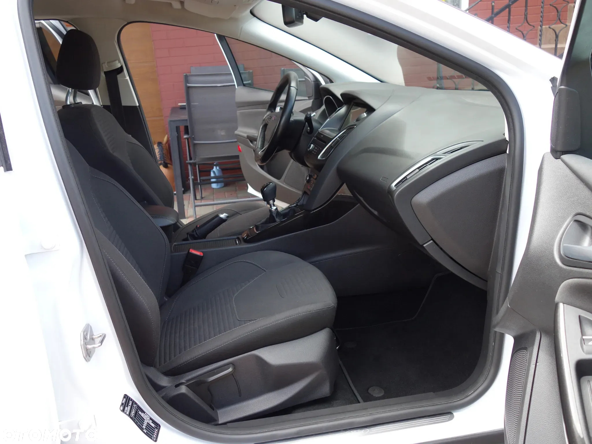 Ford Focus Turnier 1.5 EcoBlue Start-Stopp-System TITANIUM - 20