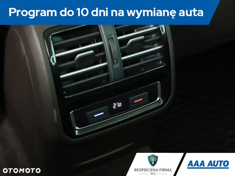 Volkswagen Passat - 19