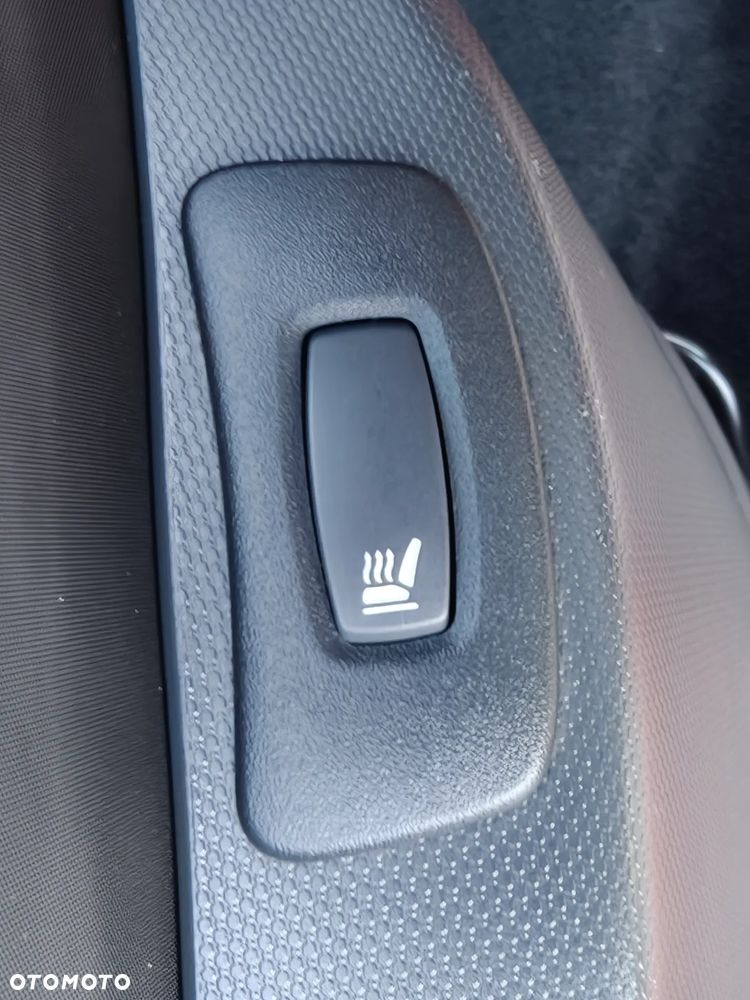 Renault Captur 0.9 Energy TCe Helly Hansen - 27