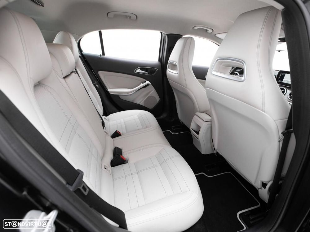 Mercedes-Benz GLA 180 - 11