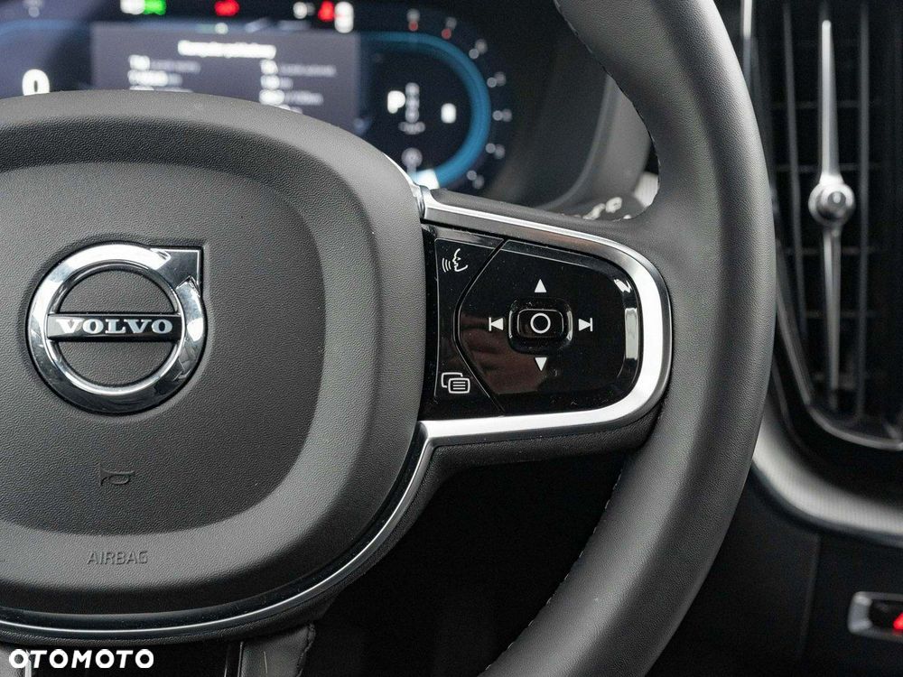 Volvo XC 60 B4 B Plus Dark - 18