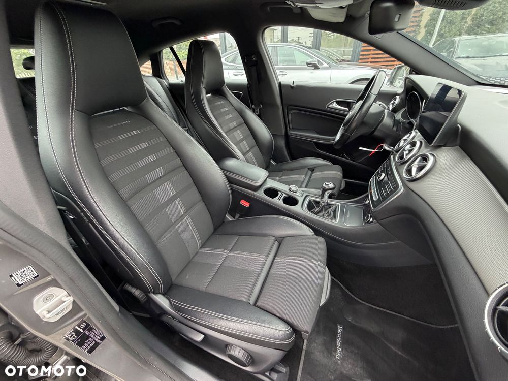 Mercedes-Benz CLA 180 Urban - 37