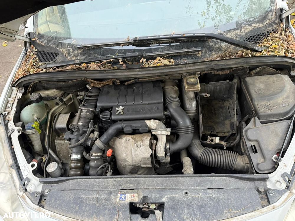 Dezmembrez Peugeot 307 facelift coupe alb 1,6 HDI 2007 - 7