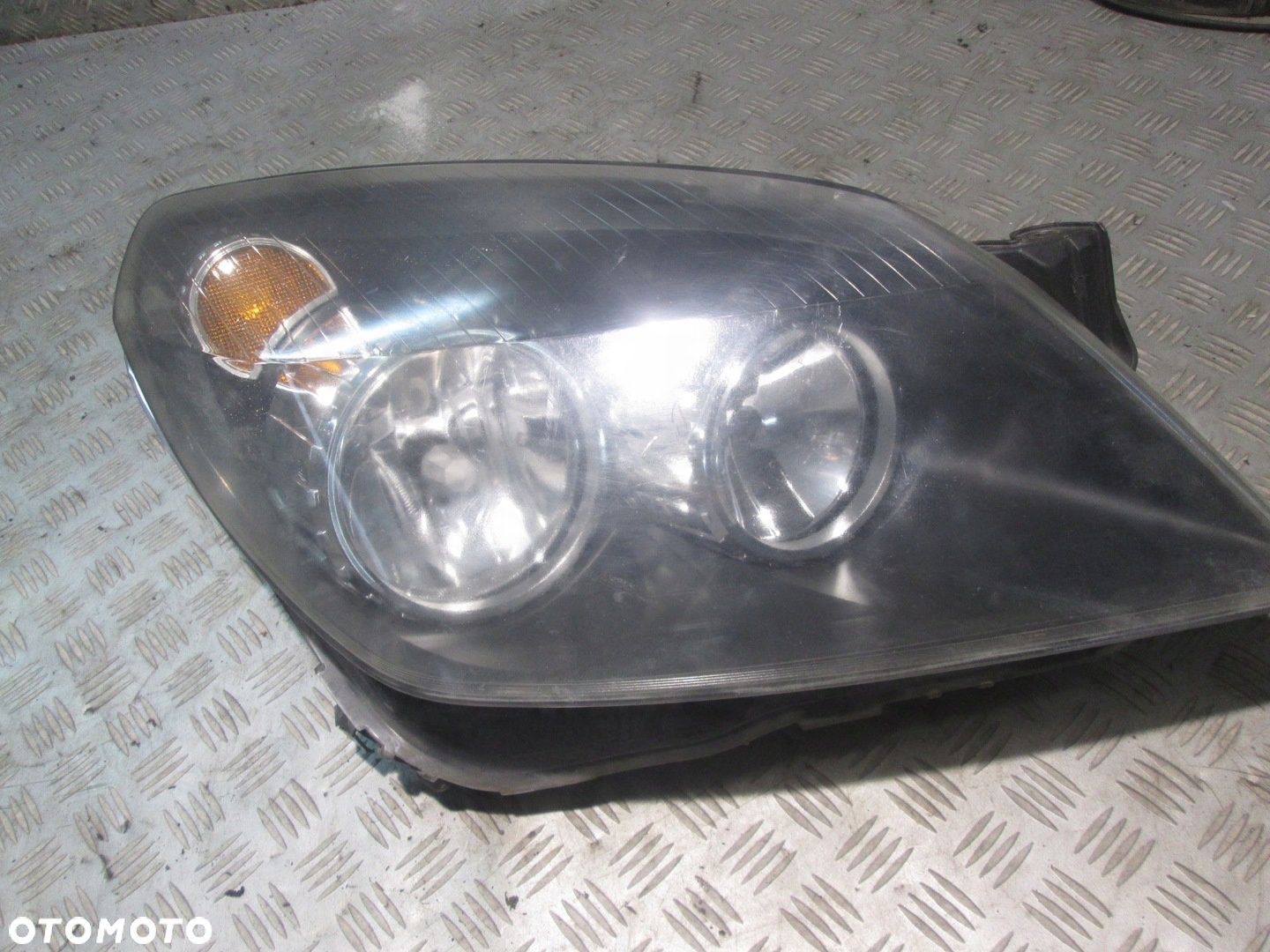 LAMPA PRAWA PRZÓD OPEL ASTRA III H EU - 1